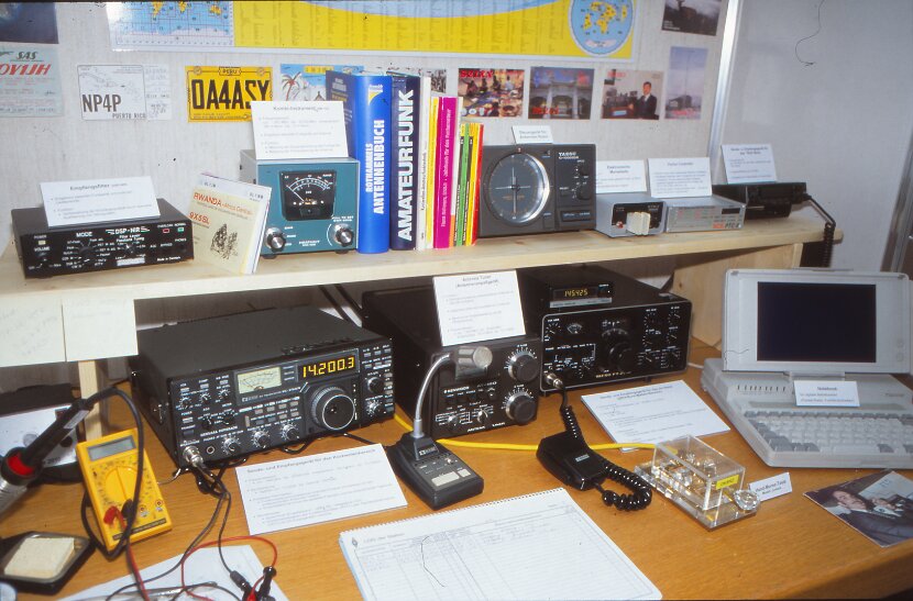 2001-05 Ausstellung Sparkasse HEB (2)