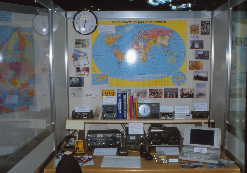 2001-05 Ausstellung Sparkasse HEB (3)